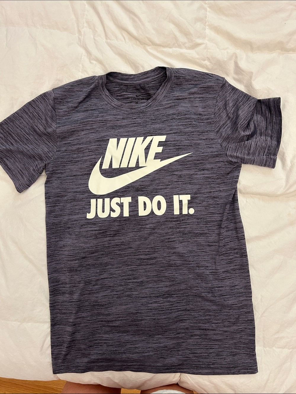 Nike Men’s Dark Heather Gray Graphic Tee with White Logo